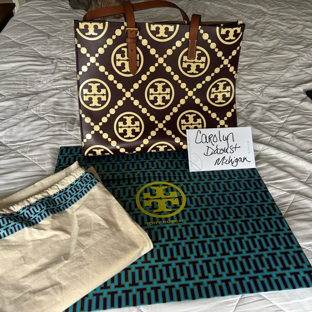 New Tory Burch T MONOGRAM CONTRAST EMBOSSED TOTE BAG beetle berry/cream
